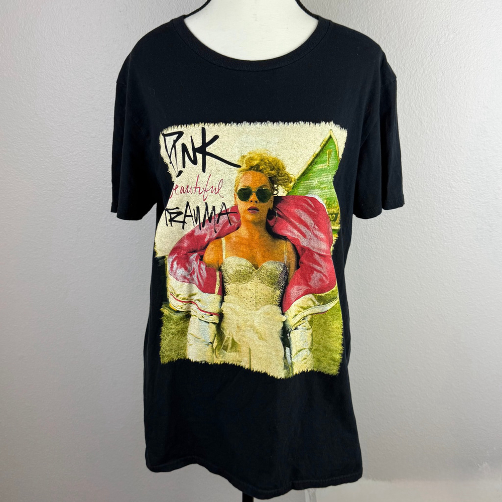Anvil Mens Large Black Crew Neck Pink Beautiful Trauma Tour 2018 Graphic T-Shirt
